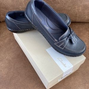 CLARKS Women’s Ashland Bubble SlipOn Loafer, Navy, size 8 1/2